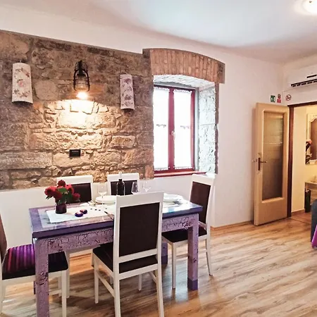 Old Town House By Guide Ičići